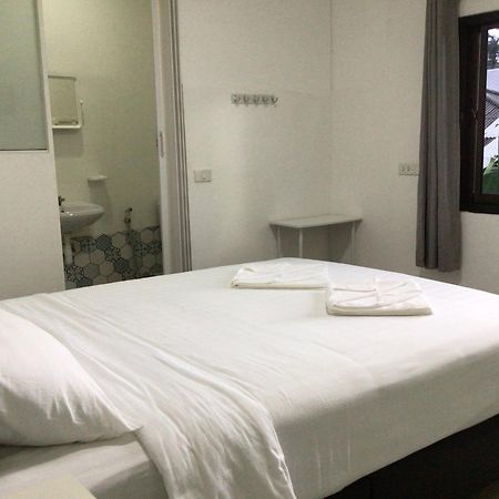 Baan Talay Hostel Koh Mak Exterior photo