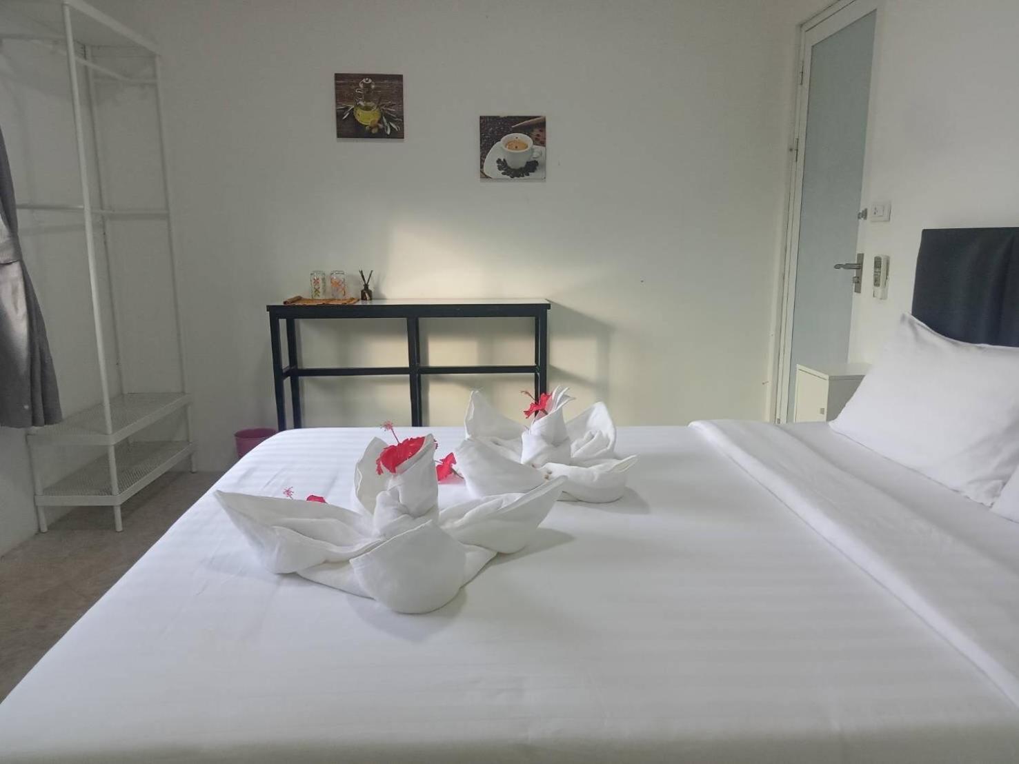 Baan Talay Hostel Koh Mak Exterior photo